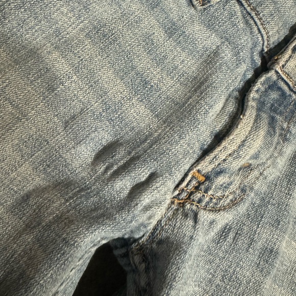 Women’s Levi’s vintage jeans . No staining or damages . Beautiful fading sz 5 - Picture 10 of 12